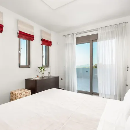 Villa Free Breakfast At Oak Luxury With Heated Pool, Playground And Pool Table