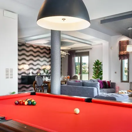 Free Breakfast At Oak Luxury With Heated Pool, Playground And Pool Table