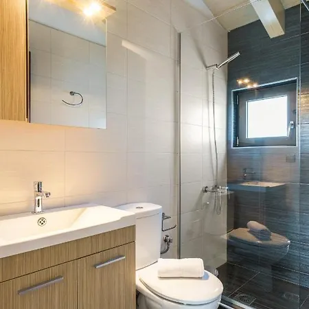 Free Breakfast At Oak Luxury With Heated Pool, Playground And Pool Table Villa