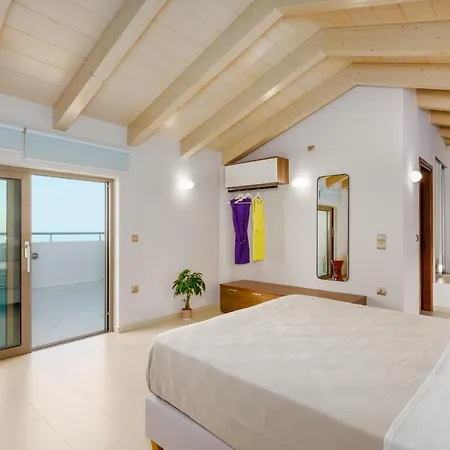 Free Breakfast At Oak Luxury With Heated Pool, Playground And Pool Table Villa