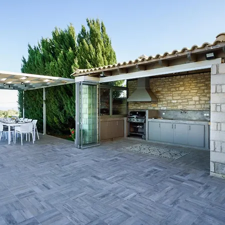 Villa Free Breakfast At Oak Luxury With Heated Pool, Playground And Pool Table *