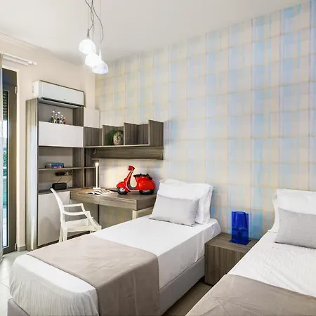 Free Breakfast At Oak Luxury With Heated Pool, Playground And Pool Table