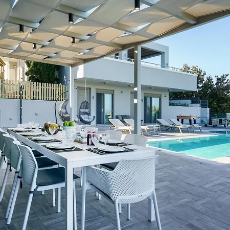 Villa Free Breakfast At Oak Luxury With Heated Pool, Playground And Pool Table