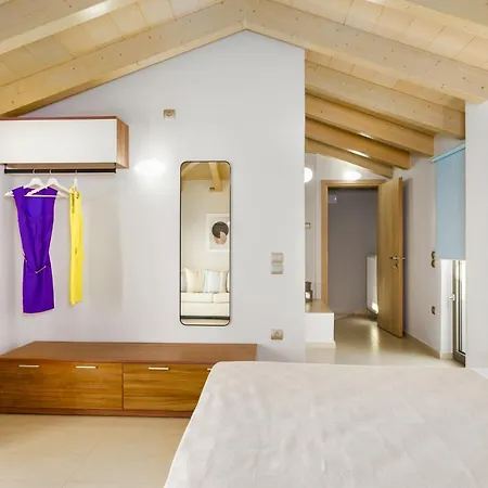 Free Breakfast At Oak Luxury With Heated Pool, Playground And Pool Table *