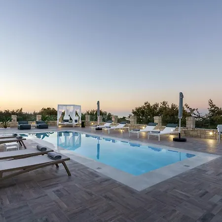 Free Breakfast At Oak Luxury With Heated Pool, Playground And Pool Table *