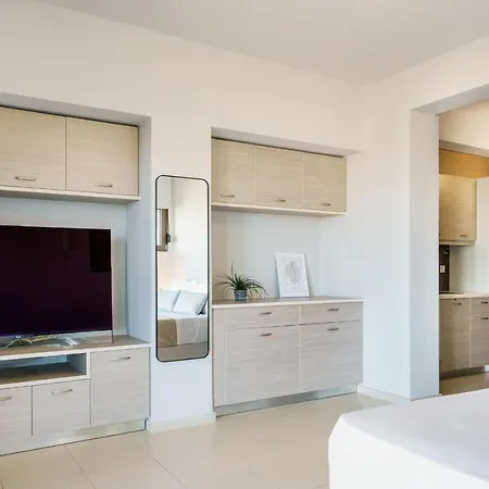 Free Breakfast At Oak Luxury With Heated Pool, Playground And Pool Table *