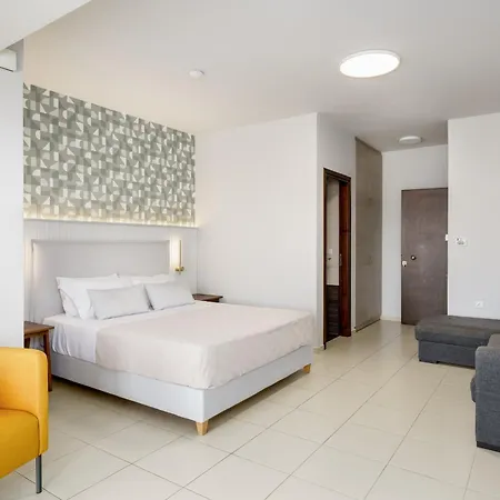Villa Free Breakfast At Oak Luxury With Heated Pool, Playground And Pool Table