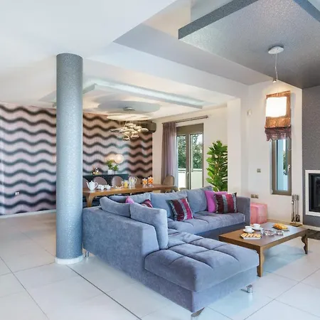 Free Breakfast At Oak Luxury With Heated Pool, Playground And Pool Table Villa